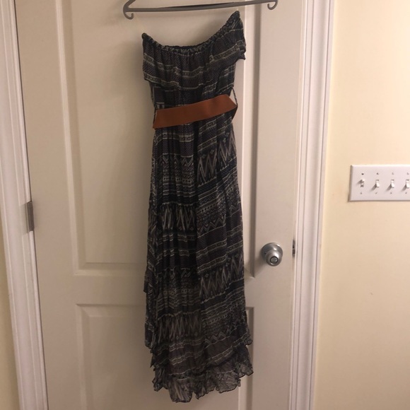 Multi color dress with belt. Strapless - Picture 2 of 3